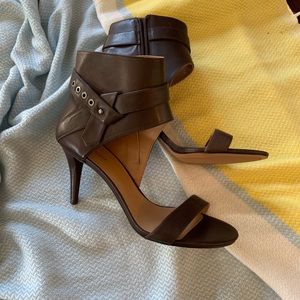 Brand New Nine West dark brown heels *size 10*